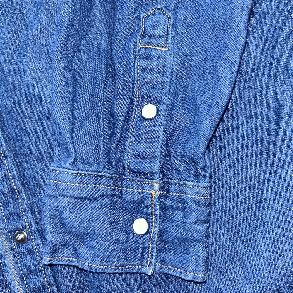 Levi’s Women’s Blue Denim Pearl Snap Iconic Western Shirt Modern Fit Size M - Picture 4 of 8